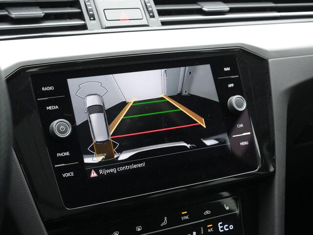 Volkswagen PASSAT Variant 1.4 TSI 218 pk PHEV GTE | Panoramadak | Trekhaak | Achteruitrijcamera | Adaptive Cruise | Stuur-/stoelverwarming