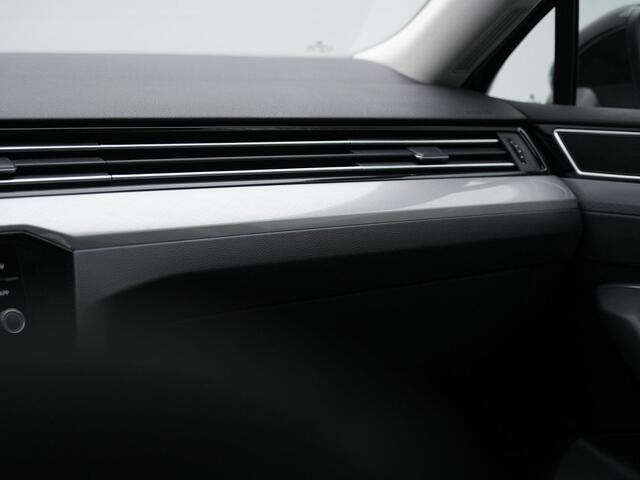 Volkswagen PASSAT Variant 1.4 TSI 218 pk PHEV GTE | Panoramadak | Trekhaak | Achteruitrijcamera | Adaptive Cruise | Stuur-/stoelverwarming