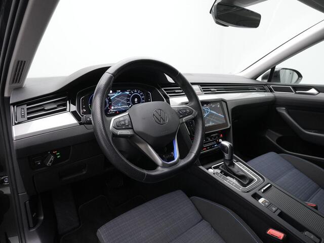 Volkswagen PASSAT 1.4 TSI 218 pk PHEV GTE Business | Trekhaak | Discover Pro | IQ Light | Achteruitrijcamera | Adaptive Cruise | Elektrische achterklep