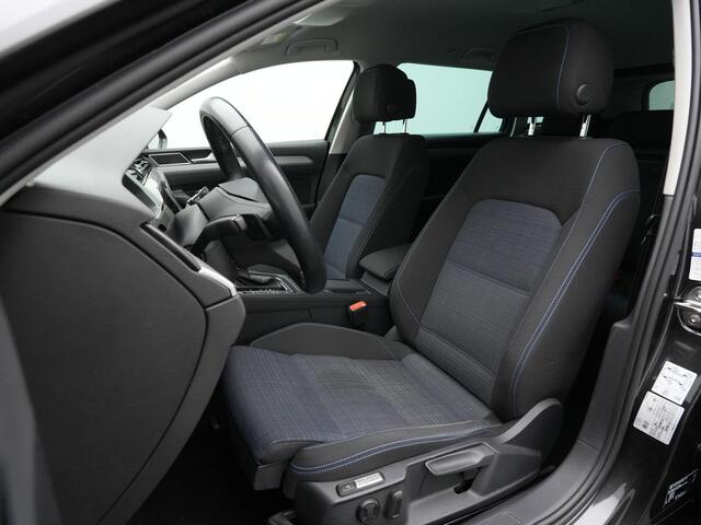 Volkswagen PASSAT 1.4 TSI 218 pk PHEV GTE Business | Trekhaak | Discover Pro | IQ Light | Achteruitrijcamera | Adaptive Cruise | Elektrische achterklep