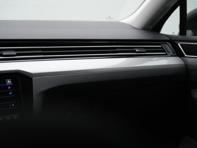 Volkswagen PASSAT 1.4 TSI 218 pk PHEV GTE Business | Trekhaak | Discover Pro | IQ Light | Achteruitrijcamera | Adaptive Cruise | Elektrische achterklep