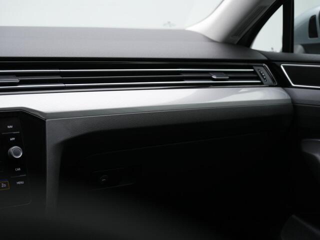 Volkswagen PASSAT 1.4 TSI 218 pk PHEV GTE Business | IQ Light | Adaptive Cruise | Stoelverwarming | Massage | Navigatie