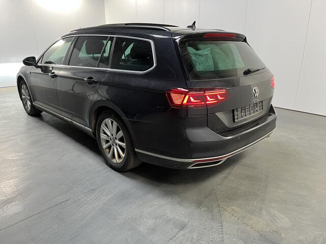 Volkswagen PASSAT Variant 1.4 TSI PHEV GTE / AUTOMAAT/ PANO/ TREKHAAK/ ACC/ STUUR+STOELVERWARM./ MEMORY SEAT/ MASSAGE/ DODEHOEK/ ELEK.ACHTERKLEP/ PARK.SENSOR.V+A/ CAMERA/ KEYLESS/ APP-CONNECT/ NAVI/ DAB/ CLIMA/ LED/ 18'' LMV