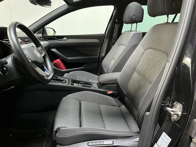 Volkswagen PASSAT Variant 1.4 TSI PHEV GTE / AUTOMAAT/ PANO/ TREKHAAK/ ACC/ STUUR+STOELVERWARM./ MEMORY SEAT/ MASSAGE/ DODEHOEK/ ELEK.ACHTERKLEP/ PARK.SENSOR.V+A/ CAMERA/ KEYLESS/ APP-CONNECT/ NAVI/ DAB/ CLIMA/ LED/ 18'' LMV