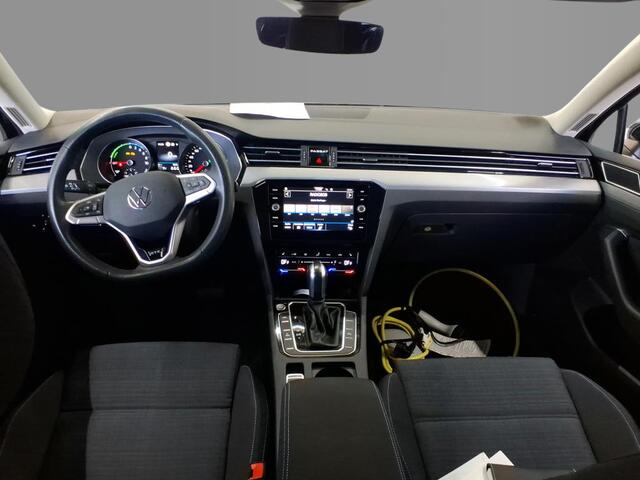 Volkswagen PASSAT Variant GTE 1.4 TSI eHybrid 218pk PHEV Business / Camera / Travel Assist / Navigatie