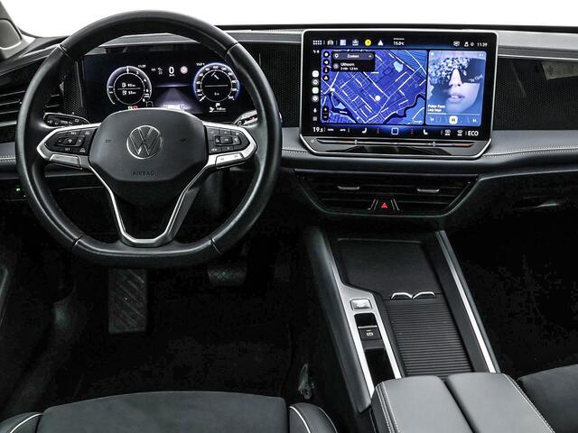 Volkswagen PASSAT Variant 1.5 eHybrid 204pk PHEV DSG Business · Camera · Elek. Voorstoelen + Massagefunctie · Stuur- & Stoelverwarming · Optiekpakket Zwart · Side Assist · Garantie t/m 18-08-2028 of 100.000km