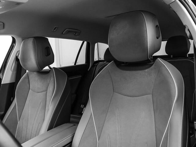 Volkswagen PASSAT Variant 1.5 eHybrid 204pk PHEV DSG Business · Camera · Elek. Voorstoelen + Massagefunctie · Stuur- & Stoelverwarming · Optiekpakket Zwart · Side Assist · Garantie t/m 18-08-2028 of 100.000km