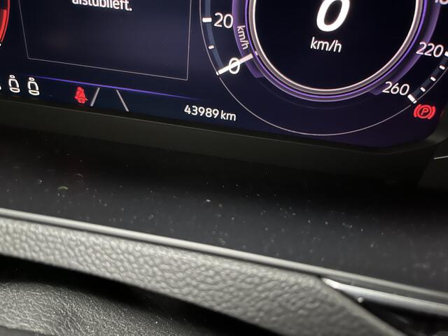 Volkswagen PASSAT Variant 1.4 TSI PHEV GTE / AUTOMAAT/ PANO/ LEER/ STANDKACHEL/ DCC/ 360 CAMERA/ MEMORY SEAT/ MASSAGE/ STUUR+STOELVERWARM./ ACC/ DODEHOEK/ KEYLESS/ ELEK.ACHTERKLEP/ APP-CONNECT/ DAB/ NAVI/ LED/ CLIMA/ 18'' LMV