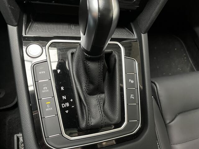 Volkswagen PASSAT Variant 1.4 TSI PHEV GTE / AUTOMAAT/ PANO/ LEER/ STANDKACHEL/ DCC/ 360 CAMERA/ MEMORY SEAT/ MASSAGE/ STUUR+STOELVERWARM./ ACC/ DODEHOEK/ KEYLESS/ ELEK.ACHTERKLEP/ APP-CONNECT/ DAB/ NAVI/ LED/ CLIMA/ 18'' LMV