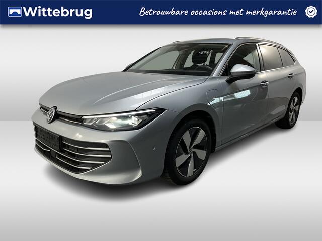 Volkswagen PASSAT Variant 1.5 eHybrid Business / AUTOMAAT/ TREKHAAK/ ACC/ PARK.SENSOREN V+A/ CAMERA/ STUUR+STOELVERWARM./ MASSAGE/ DODEHOEK/ HEAD-UP/ APP-CONNECT/ DIGITAL DASH/ DAB/ NAVI/ CLIMA/ LED/ 17'' LMV