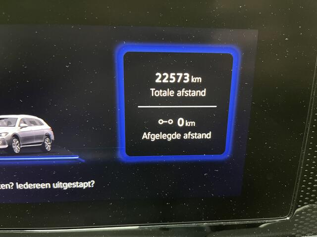 Volkswagen PASSAT Variant 1.5 eHybrid Business / AUTOMAAT/ TREKHAAK/ ACC/ PARK.SENSOREN V+A/ CAMERA/ STUUR+STOELVERWARM./ MASSAGE/ DODEHOEK/ HEAD-UP/ APP-CONNECT/ DIGITAL DASH/ DAB/ NAVI/ CLIMA/ LED/ 17'' LMV