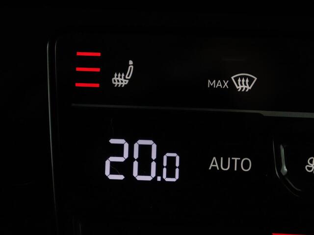 Volkswagen PASSAT 1.4 TSI PHEV GTE | SOH 95,9% | Stoelverwarming | Massage | Camera | Carplay | Adaptive cruise | Matrix LED | Navigatie | Climate control | Bluetooth | Plug In