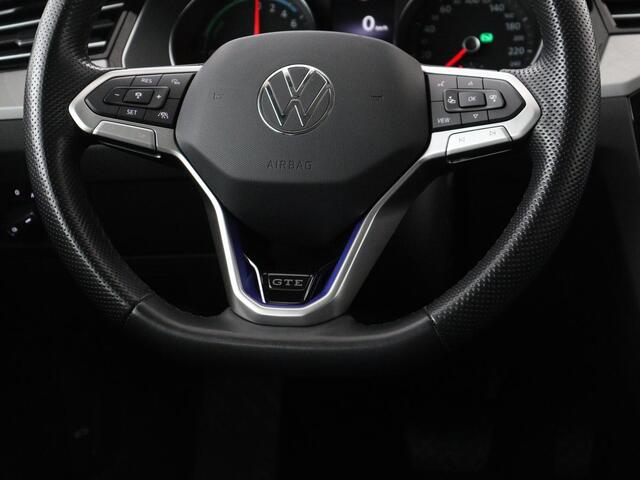 Volkswagen PASSAT 1.4 TSI PHEV GTE | SOH 95,9% | Stoelverwarming | Massage | Camera | Carplay | Adaptive cruise | Matrix LED | Navigatie | Climate control | Bluetooth | Plug In