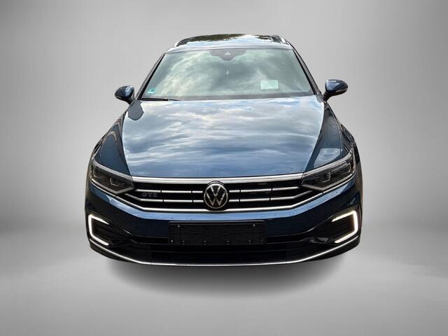 Volkswagen PASSAT Variant 1.4 TSI 218pk DSG PHEV GTE Business · Panoramadak · 360 Camera · Wegklapbare Trekhaak · Stoelverwarming Voor&-Achter · Head-Up · 17'' Inch ·
