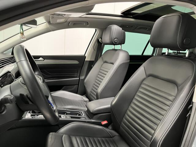 Volkswagen PASSAT Variant 1.4 TSI PHEV GTE / AUTOMAAT/ PANO/ LEER/ APP-CONNECT/ ACC/ PARK.SENSOREN + CAMERA/ STOELVERWARM./ MASSAGE/ KEYLESS/ ELEK.ACHTERKLEP/ DIGITAL DASH/ NAVI/ DAB/ CLIMA/ LED/ 17'' LMV