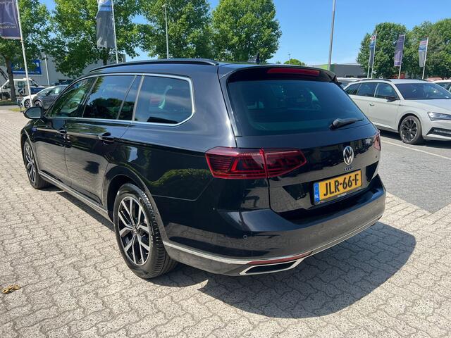 Volkswagen PASSAT Variant 1.4 TSI PHEV GTE Business pano, trekhaak, camera, stoelverw