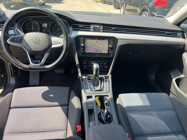 Volkswagen PASSAT Variant 1.4 TSI PHEV GTE Business pano, trekhaak, camera, stoelverw