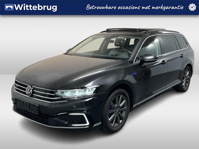 Volkswagen PASSAT Variant 1.4 TSI PHEV GTE / AUTOMAAT/ PANO/ TREKHAAK/ STANDKACHEL/ ACC/ MASSAGE/ APP-CONNECT/ STUUR+STOELVERWARM./ PARK.SENSOR.+CAMERA/ ELEK.ACHTERKLEP/ HEAD-UP/ KEYLESS/ DODEHOEK/ NAVI/ 18'' LMV
