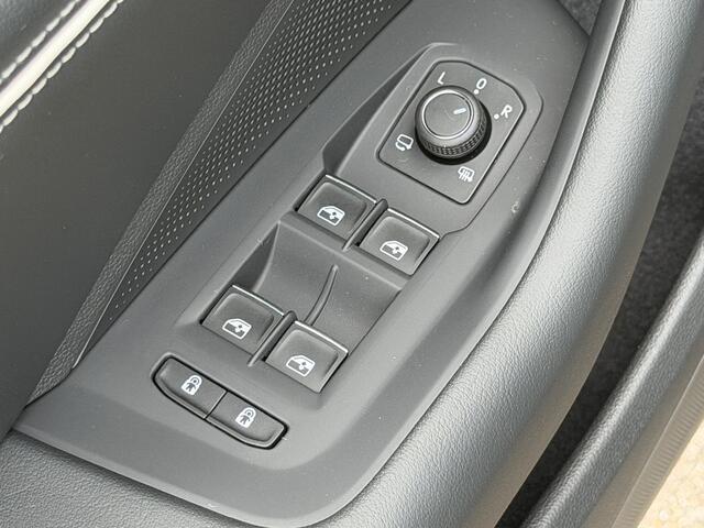Volkswagen PASSAT Variant 1.5 eHybrid Business | Trekhaak | 360 Camera | Elek. Achterklep | 4-Season | Head up | Rijklaar incl. garantie
