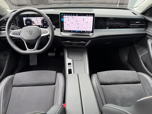 Volkswagen PASSAT Variant 1.5 eHybrid Business | Trekhaak | 360 Camera | Elek. Achterklep | 4-Season | Head up | Rijklaar incl. garantie
