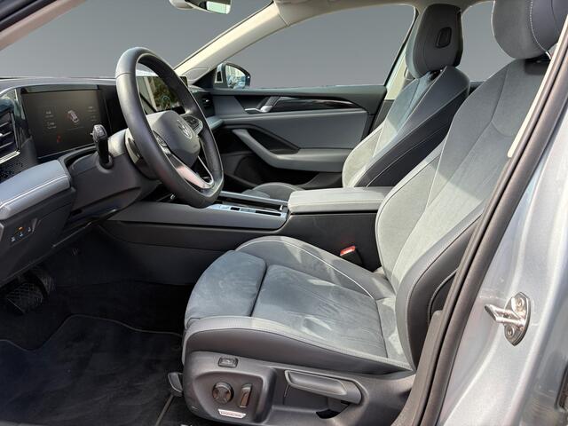 Volkswagen PASSAT Variant 1.5 204pk eHybrid Business Design Pakket | ErgoActive-stoelen | Parkeerassistent 'Park Assist Plus'