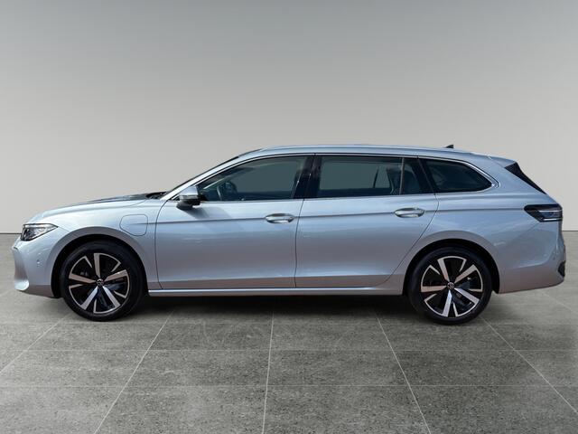 Volkswagen PASSAT Variant 1.5 204pk eHybrid Business Design Pakket | ErgoActive-stoelen | Parkeerassistent 'Park Assist Plus'