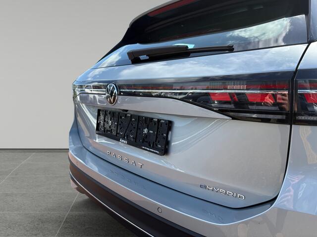 Volkswagen PASSAT Variant 1.5 204pk eHybrid Business Design Pakket | ErgoActive-stoelen | Parkeerassistent 'Park Assist Plus'