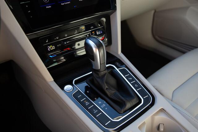 Volkswagen PASSAT Variant 1.4 TSI PHEV GTE Business ,SOH 94%, Panoramadak, Trekhaak, Adap. cruise, IQ,