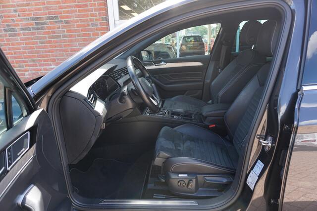 Volkswagen PASSAT Variant 1.5 TSI DSG R-Line Camera | Digital dashboard | Apple Carplay *All in prijs*