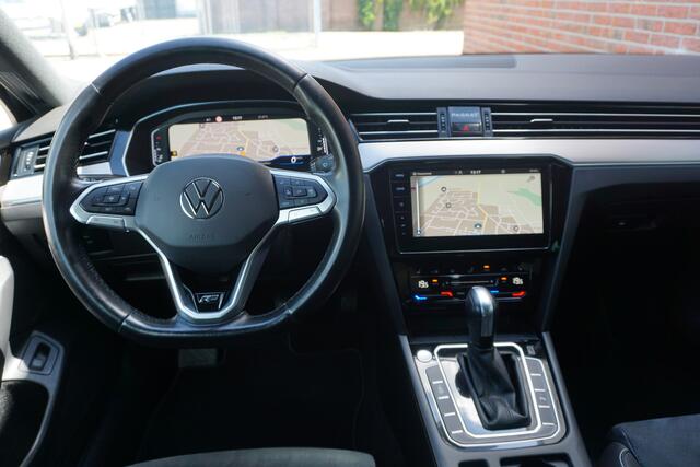Volkswagen PASSAT Variant 1.5 TSI DSG R-Line Camera | Digital dashboard | Apple Carplay *All in prijs*