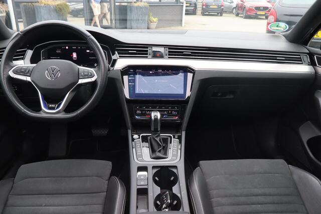 Volkswagen PASSAT Variant 1.4 TSI PHEV GTE Business | SOH 91% | Panoramadak | Camera | Trekhaak | Zeer compleet