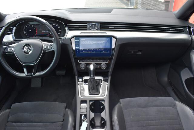 Volkswagen PASSAT Variant 1.4 TSI ACT Highline Business R-line Panorama, Adaptive cruise, Afn. trekhaak, Virtual cockpit, Camera, Stoelverwarming, Elek. achterklep