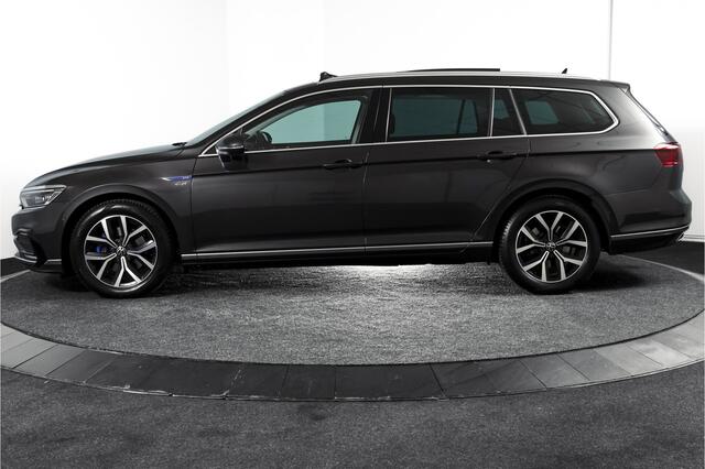 Volkswagen PASSAT Variant 1.4 TSI PHEV GTE Business Automaat | S/K-Panodak | Adapt. Cruise | Stoel-+Stuurverw. | PDC | 360 Camera | NAV + App. Connect | ECC | Elek. Trekhaak | Elek. Klep | LM 17" |