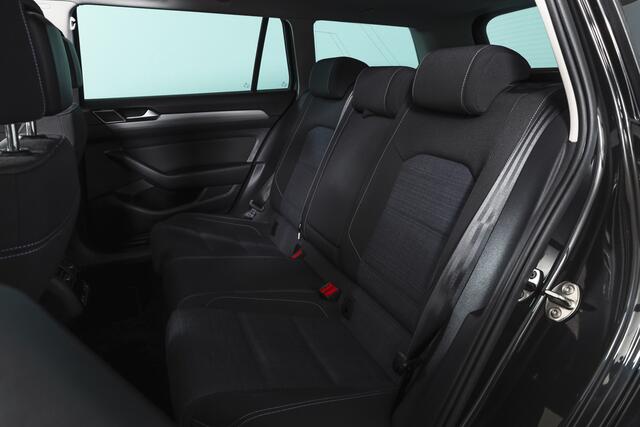 Volkswagen PASSAT Variant 1.4 TSI PHEV GTE Business Automaat | S/K-Panodak | Adapt. Cruise | Stoel-+Stuurverw. | PDC | 360 Camera | NAV + App. Connect | ECC | Elek. Trekhaak | Elek. Klep | LM 17" |