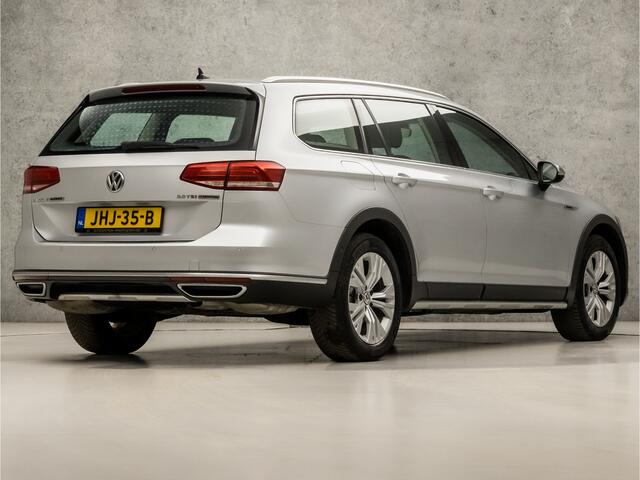 Volkswagen PASSAT ALLTRACK 2.0 TSI 4 Motion 221Pk Automaat (APPLE CARPLAY, NAVIGATIE, CLIMATE, STUUR/STOELVERWARMING, SPORTSTOELEN, CAMERA, ADAPTIVE CRUISE, TREKHAAK, NIEUWSTAAT)