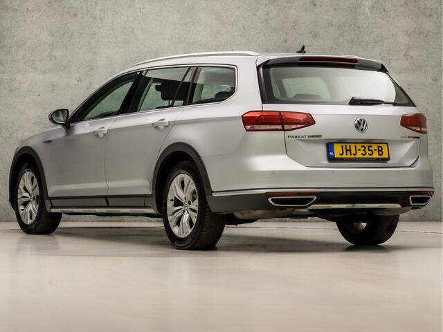 Volkswagen PASSAT ALLTRACK 2.0 TSI Alltrack 4 Motion 221Pk Automaat (APPLE CARPLAY, NAVIGATIE, CLIMATE, STUUR/STOELVERWARMING, SPORTSTOELEN, CAMERA, ADAPTIVE CRUISE, TREKHAAK, NIEUWSTAAT)