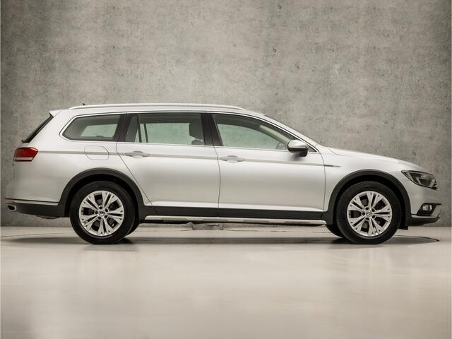 Volkswagen PASSAT ALLTRACK 2.0 TSI Alltrack 4 Motion 221Pk Automaat (APPLE CARPLAY, NAVIGATIE, CLIMATE, STUUR/STOELVERWARMING, SPORTSTOELEN, CAMERA, ADAPTIVE CRUISE, TREKHAAK, NIEUWSTAAT)
