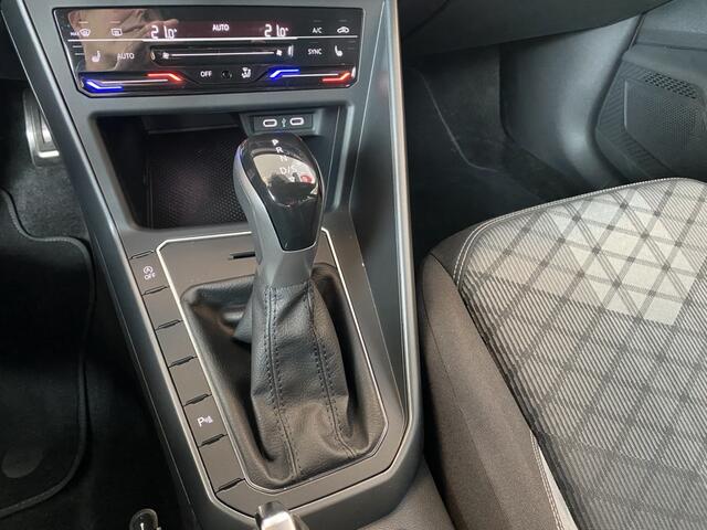 Volkswagen POLO 1.0 TSI R-Line,Automaat, Lage kilometerstand!!/Virtual cockpit/IQ Light/Adaptive cruise control/Navigatie/Apple carplay/Spraakbediening,Climate control/Stoelverwarming/Parkeersensoren rondom/DAB//17" Licht metalen velgen.