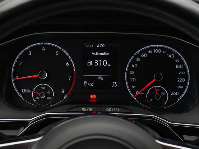 Volkswagen POLO 1.0 TSI 95 pk Highline | Panoramadak | Sportstoelen | LED koplampen | Carplay | Parkeersensoren voor/achter | Navigatie | 17 inch