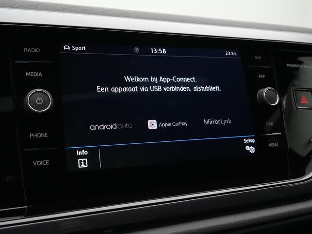Volkswagen POLO 1.0 TSI 95 pk Highline | Panoramadak | Sportstoelen | LED koplampen | Carplay | Parkeersensoren voor/achter | Navigatie | 17 inch