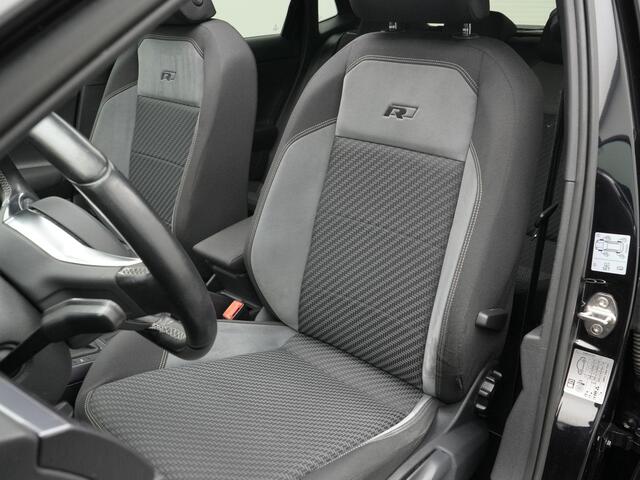 Volkswagen POLO 1.0 TSI 95 pk Highline | Panoramadak | Sportstoelen | LED koplampen | Carplay | Parkeersensoren voor/achter | Navigatie | 17 inch