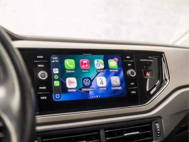 Volkswagen POLO 1.0 TSI Highline R Sport Automaat (APPLE CARPLAY, GROOT NAVI, CLIMATE, CAMERA, STOELVERWARMING, SPORTSTOELEN, ADAPTIVE CRUISE, PARKEERSENSOREN, DAB+, NIEUWSTAAT)