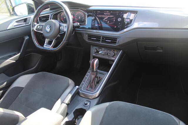 Volkswagen POLO 2.0 TSI GTI Panoramadak/Navigatie/Virtual cockpit/Beats/Achteruitrijcamera/Cruise control/Climate control/Stoelverwarming/Apple carplay/Parkeersensoren rondom/Draadloze telefoonlader/Dodehoek detectie/18 Inch velgen