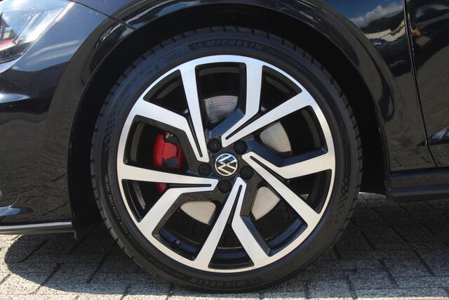 Volkswagen POLO 2.0 TSI GTI Panoramadak/Navigatie/Virtual cockpit/Beats/Achteruitrijcamera/Cruise control/Climate control/Stoelverwarming/Apple carplay/Parkeersensoren rondom/Draadloze telefoonlader/Dodehoek detectie/18 Inch velgen
