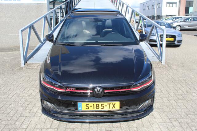 Volkswagen POLO 2.0 TSI GTI Panoramadak/Navigatie/Virtual cockpit/Beats/Achteruitrijcamera/Cruise control/Climate control/Stoelverwarming/Apple carplay/Parkeersensoren rondom/Draadloze telefoonlader/Dodehoek detectie/18 Inch velgen