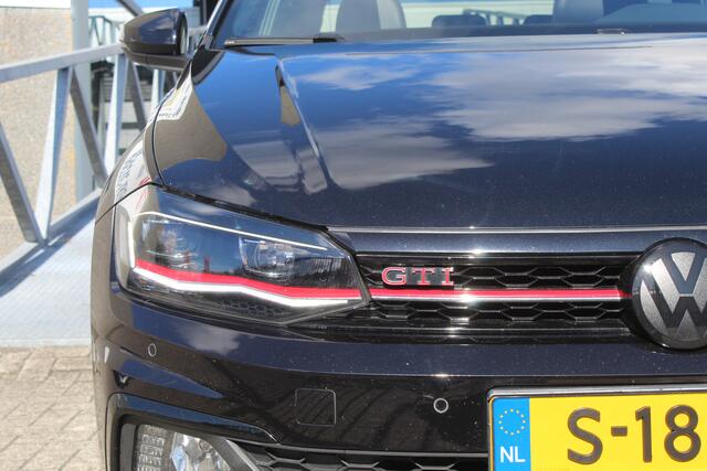 Volkswagen POLO 2.0 TSI GTI Panoramadak/Navigatie/Virtual cockpit/Beats/Achteruitrijcamera/Cruise control/Climate control/Stoelverwarming/Apple carplay/Parkeersensoren rondom/Draadloze telefoonlader/Dodehoek detectie/18 Inch velgen