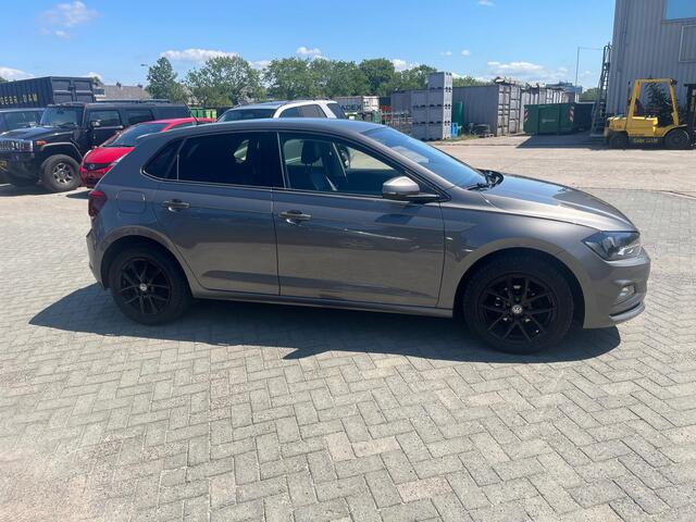 Volkswagen POLO 1.0 TSI Comfortline word nog mee gereden dus loopt iets op nieuwe apk schijven en blokken voor