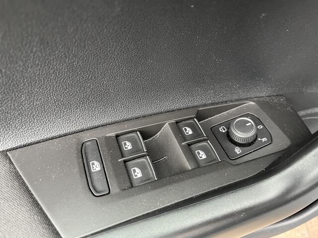 Volkswagen POLO 1.0 TSI R-Line / PANO/ AFNEEM. TREKHAAK/ 2X R-LINE/ MATRIX/ ADAPT. CRUISE/ DIGITAL DASH/ 17" LMV/ PARK. SENSOREN + CAMERA/ CLIMA/ NAVI/ APP-CONNECT/ DAB/ BLUETOOTH