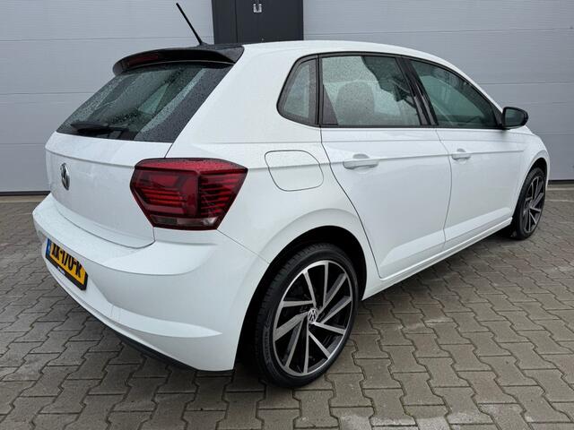Volkswagen POLO 1.0 Comfortline / Sportief / 17 inch / Cruise / Bluetooth / Historie aanwezig.