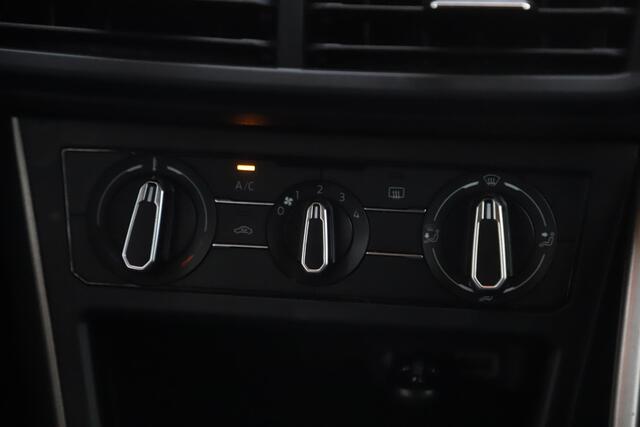 Volkswagen POLO 1.0 TSI Comfortline 95PK NAP 15 inch LMV Navigatie Carplay Android Adaptive Cruise Airco DAB Elektrische Ramen LED